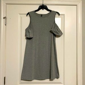 Dress with shoulder cut out, ruffle sleeve